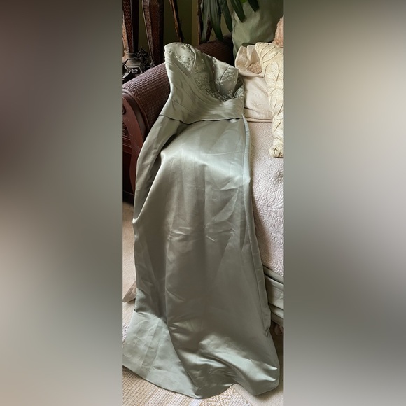 Gorgeous Sage green gown NWT - Picture 10 of 10